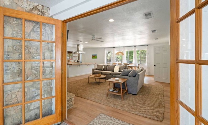 New Braunfels House | Group-Perfect Sleeps 16 | River Road New Braunfels