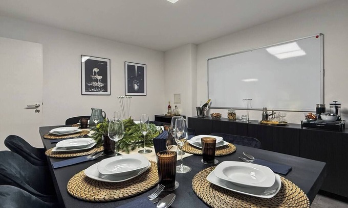 Karlshohe Apartment | Group Retreat | Sleeps 17 | SGT.