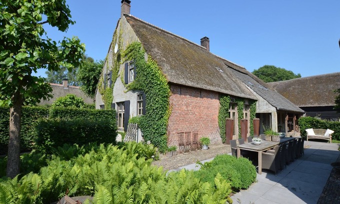 Alphen House | Group Stay with Private Pool and Sauna