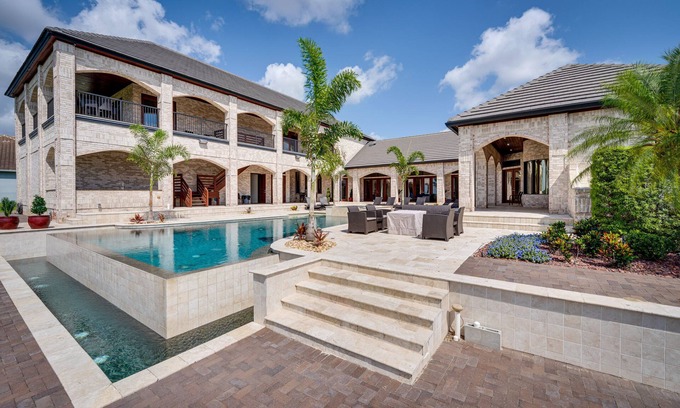 Groveland House | Groveland Home w/Pool: Luxurious Lakefront Oasis!