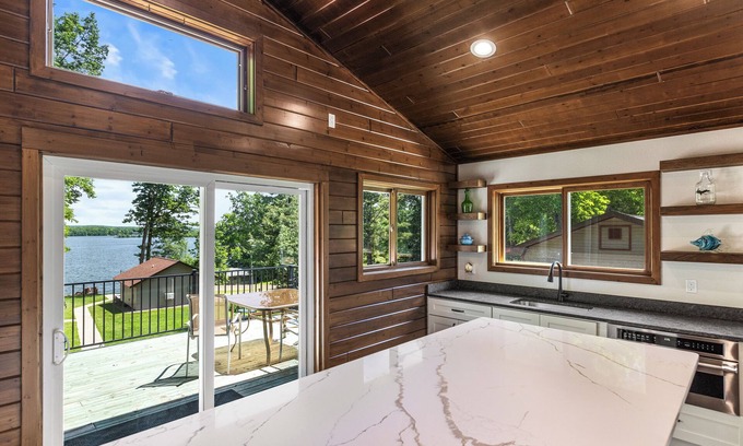 Sarona Cabin | Grumpys Lookout Condo - Upper Unit