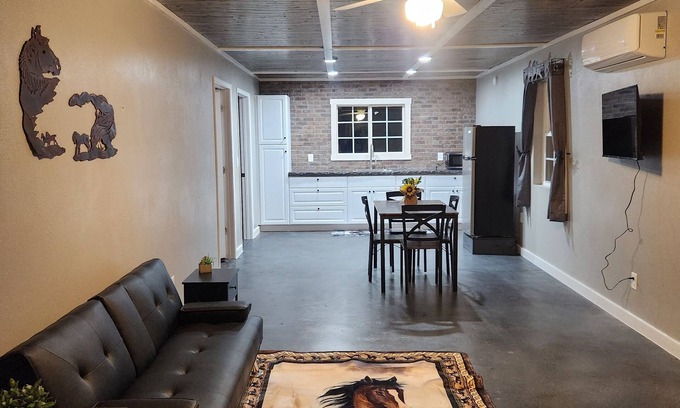 Andalusia House | Guest cabin in Beautiful Andalusia, Alabama