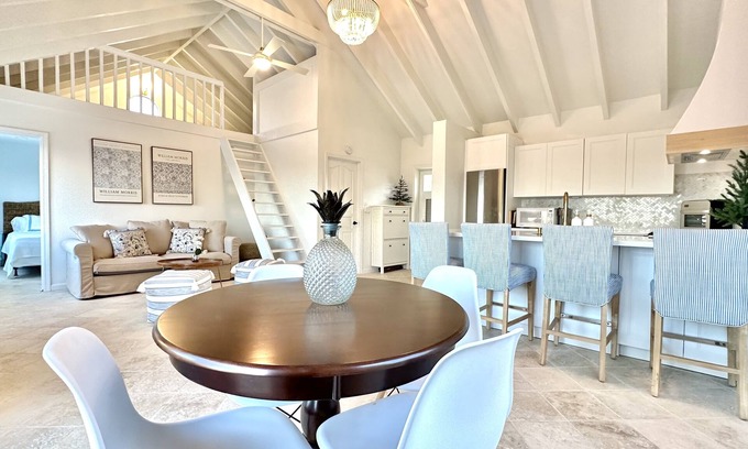 Testman Cottage | Guest Cottage in Beach Community near golf, marina and tennis.