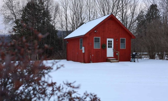 Jeffersonville Cottage | Guest House 10 Min to Smugglers!