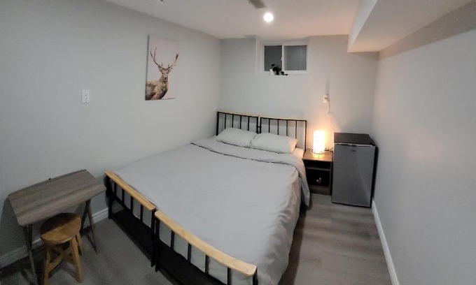 Bayview Woods - Steeles House | Guest House Basement - Master Bedrooms in Bayview Village