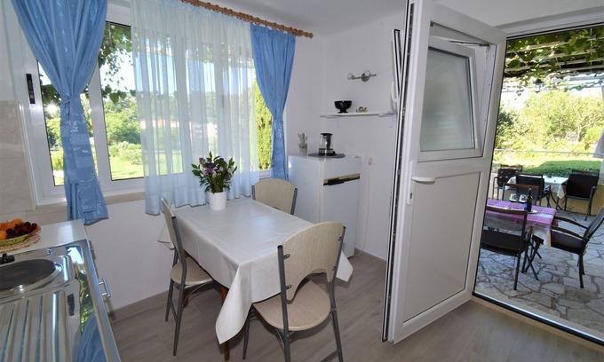 Srebreno Apartment | Guest House Kanjuo - Studio Apartment with Terrace and Garden View