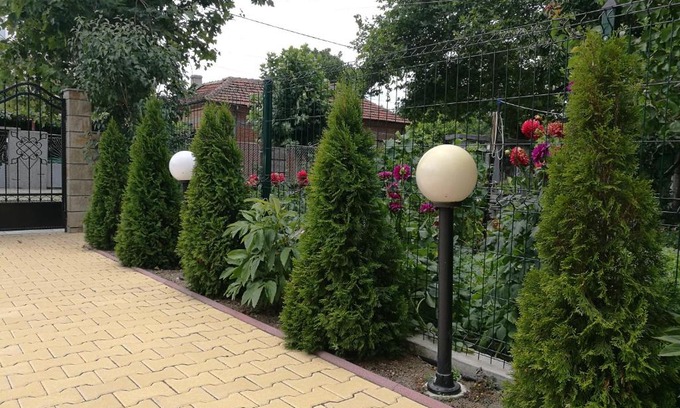 Elhovo House | Guest House Karaulanov