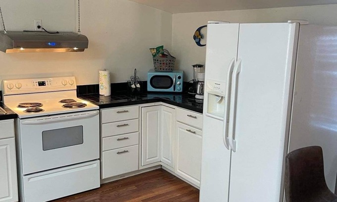 Marianna Cabin | Guest House on Herring Ave