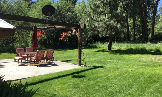 Victor House | Guest House on the LAZYR6 Ranch