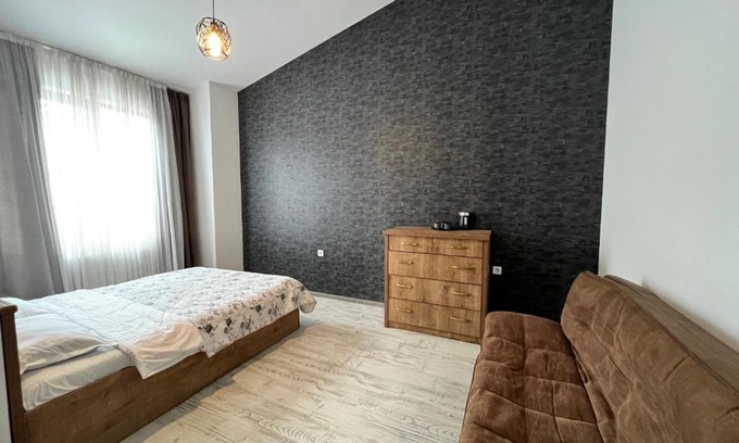 Tsqneti Apartment | Guest House PIROSMANI