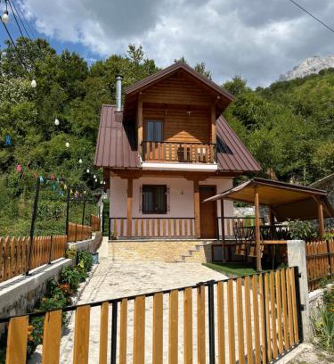 Theth House | Guest House Shtëpiza Theth