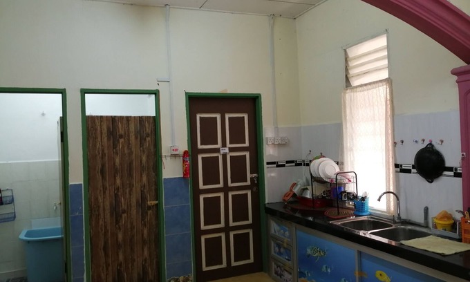 Kuala Perlis House | Guest house transit to Langawi Island