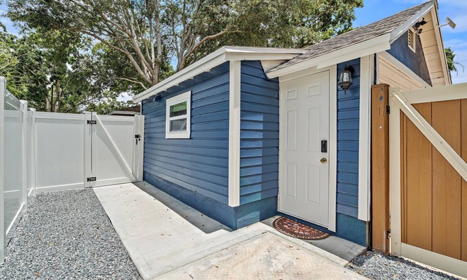 Gulfport House | GUEST HOUSE w/PRIVATE ENTRANCE & PATIO for rent in Gulfport, FL