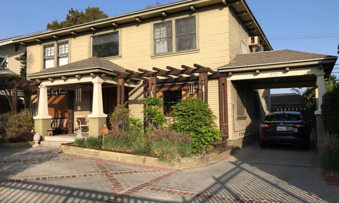 Historic Filipinotown House | Guest/loft house close to downtown Los Angeles.