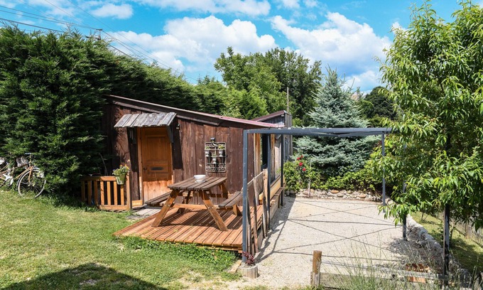 Loisieux Bed & Breakfast | Guest Room 'Noisette' with Mountain View, Shared Pool and Wi-Fi