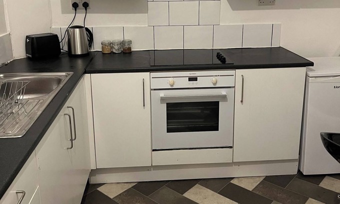 North Bitchburn House | GuestHouse-2BR-Parking-WiFi-ToiletriesProvided
