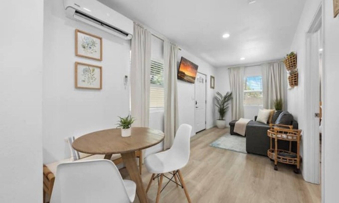 Riverview House | Guesthouse near Disney, Private entrance, Fast Wifi, Self-Check-in