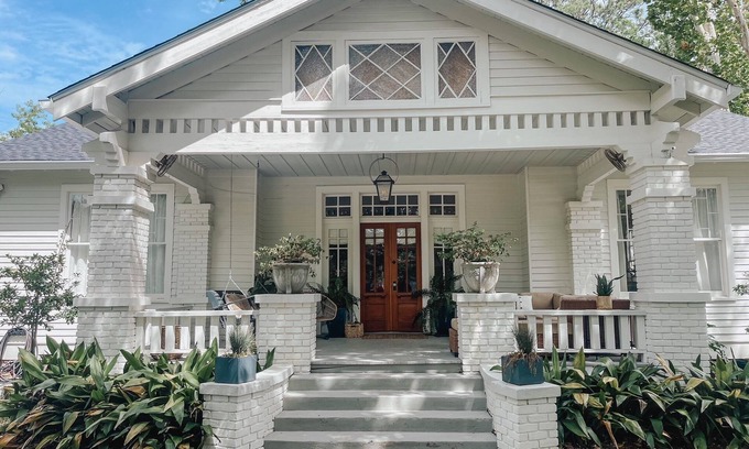 Mandeville Bed & Breakfast | Guesthouse on Girod