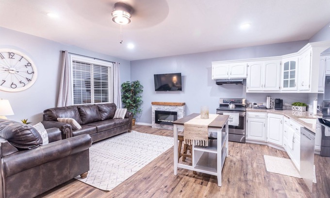 Fostoria House | Guesthouse with king bed and custom bathroom