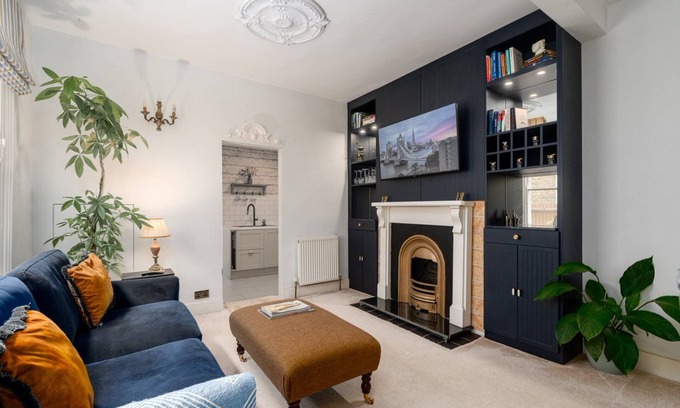 Southfield Apartment | GuestReady - Charming stay with garden in London
