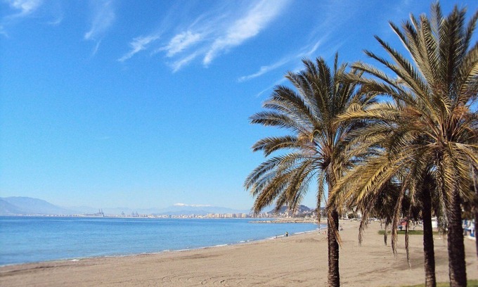 Playas del Palo Apartment | GuestReady - Terrace Malaga view