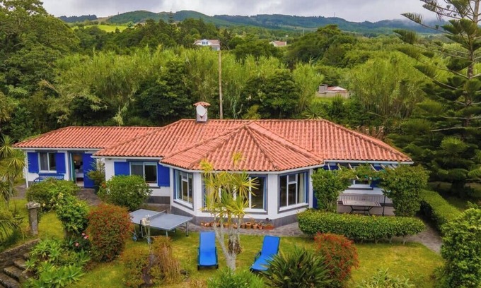Ponta Delgada Cottage | GuestReady - Vivenda Mar e Monte