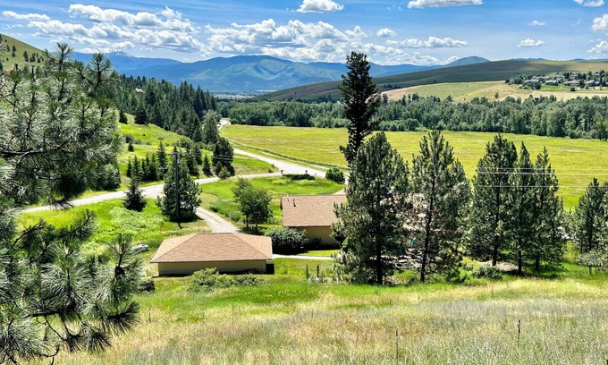 Missoula Apartment | Guests Say: "METICULOUSLY CLEAN" and "ABSOLUTELY BEAUTIFUL!"