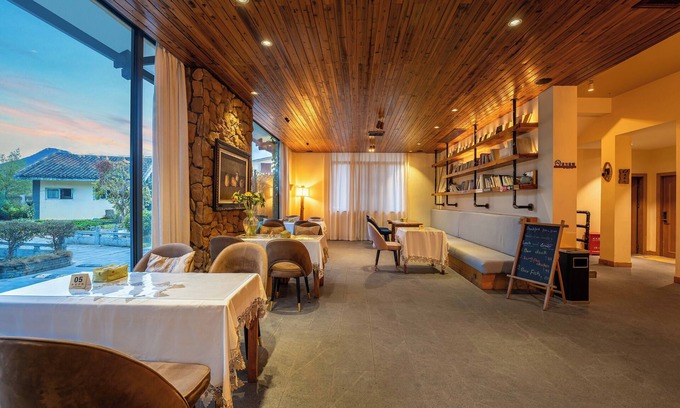 Xiufeng Hotel | Guilin Village Creek Inn