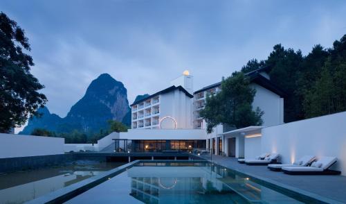 Yangshuo Hotel | Guilin Yangshuo Nine Roots Luxury Hotel