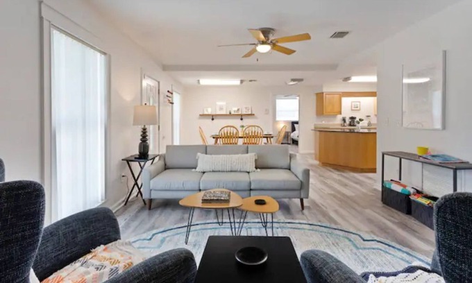Gulfport House | Gulfport Retreat 5BR Heated Pool