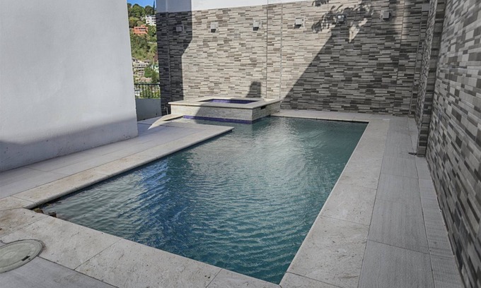 Glencoe House | Gulfview Townhouse With Pool and Jacuzzi