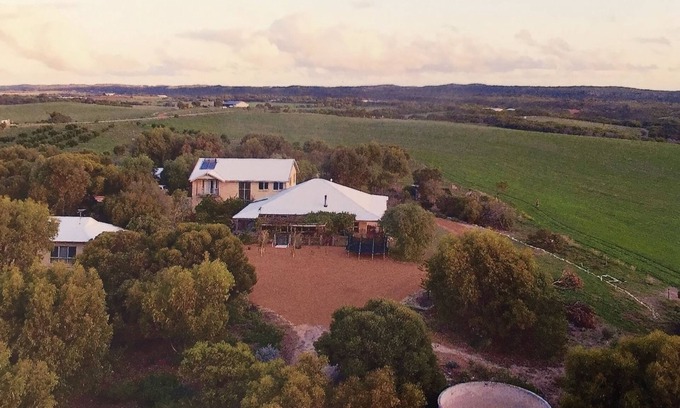 Rudds Gully Cottage | Gully Cottage - Pet Friendly