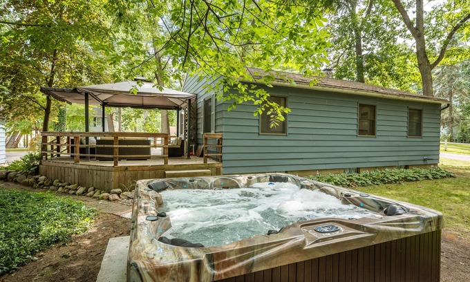 Shelbyville House | Gun Lake 4 BD/2BA Home w/Hot Tub Near Casino/Winery