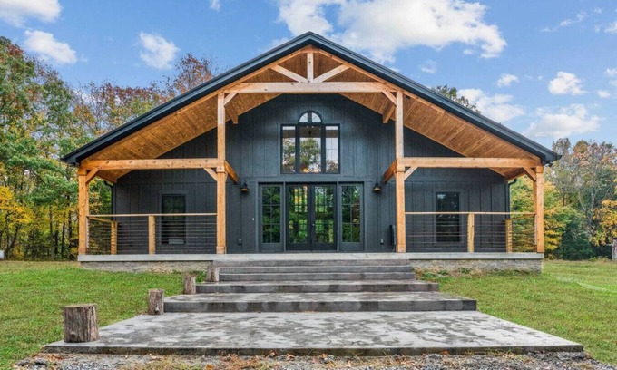 Dickson County Apartment | Gun Valley Ranch - Hot Tub