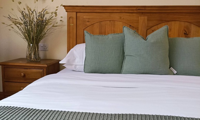 Nantgarw Bed & Breakfast | Gwaelod Y Garth Inn