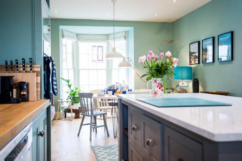 Laugharne House | Gwalia House- Stunning Central Townhouse with 3 ensuite bedrooms
