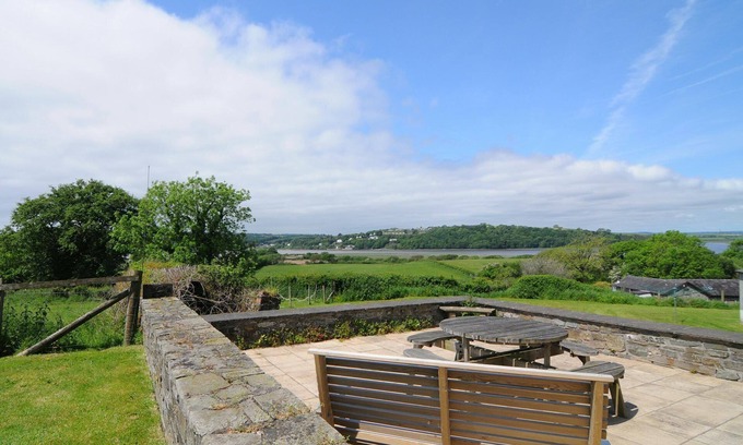 Llanybri Cottage | Gwalia, Llansteffan - Three Bedroom Cottage, Sleeps 6