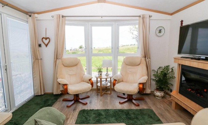 Llanllyfni House | Gwel Y Môr