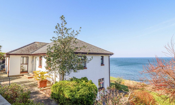 Llwyngwril Cottage | GWYLANOD, family friendly, country holiday cottage in Fairbourne