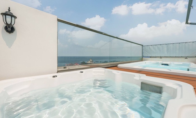 Gyeongju House | Gyeongju The Moon Aurora Pool Villa