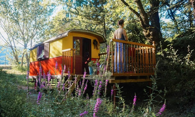 Roynac Apartment | Gypsy Caravan by the Stream - Drôme Provençale (2 people)