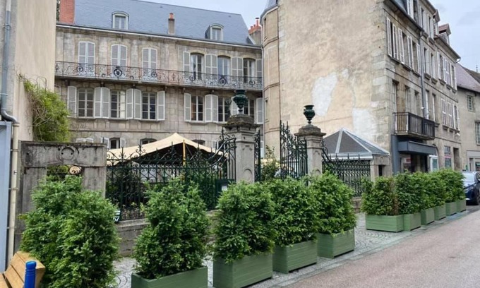 Aubusson House | Hôtel de Colbert