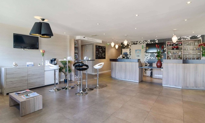 Saint-Bonnet-de-Mure Hotel | Hôtel Kyriad Lyon Est