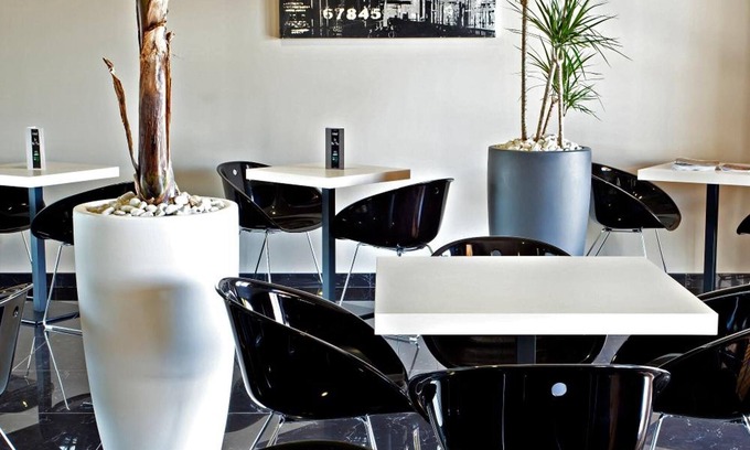 Saint-Laurent-des-Arbres Hotel | Hôtel Le Ya'Tis