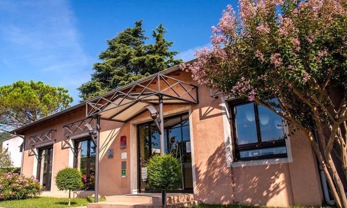 Tournon-sur-Rhone Hotel | Hôtel Les Amandiers