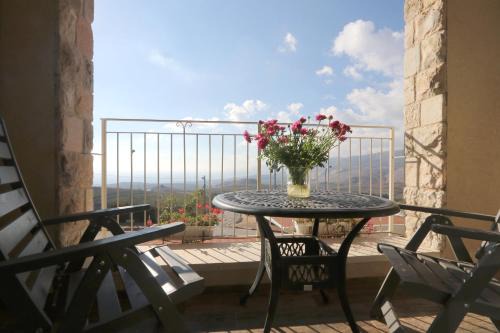 Metula Bed & Breakfast | HaBaronit