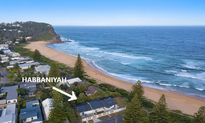 North Avoca House | Habbaniyah - Beach Front, Pool, Spa, 5 Bedrooms, Sleeps 14