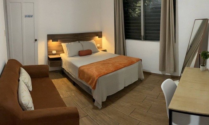 San Salvador House | Habitación Privada En-Suite en el Centro San Salvador