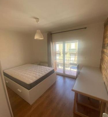 Carretera de Santpedor Apartment | HABITACIÓN DOBLE, near train, bus that goes to Barcelona