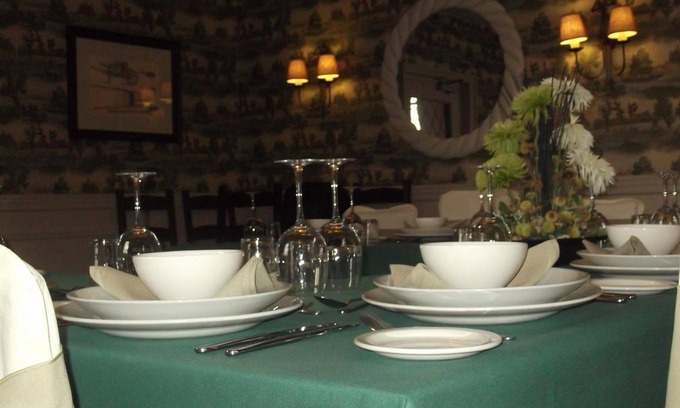 Grimley Hotel | Hadley Bowling Green Inn